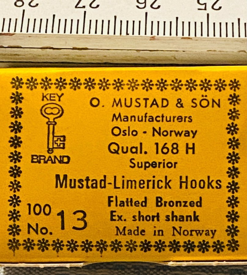 MUSTAD nr13. Qual 168 H . 100st krokar i sin original ask!