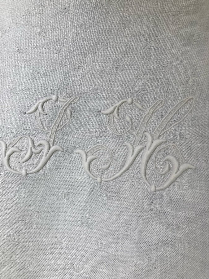 Fransk vit stor jacquard servett med broderade monogram