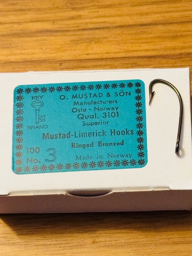 MUSTAD nr3. Qual 3101. 100 st krokar i sin original ask !