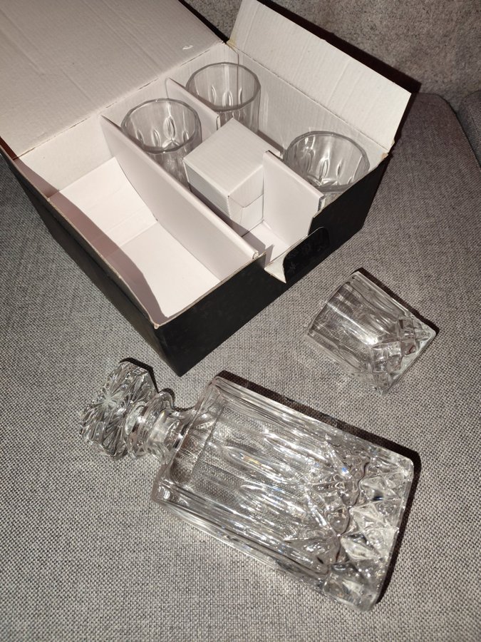 Whiskey Decanter Set med 4 glas