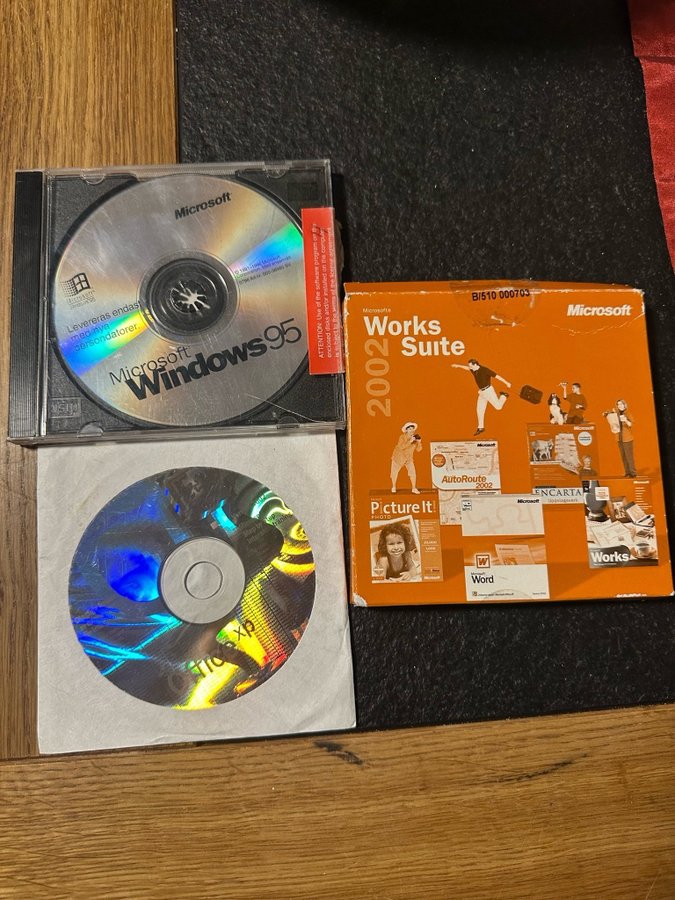 Microsoft Windows 95  Microsoft Works Suite 2002 + Office Xp