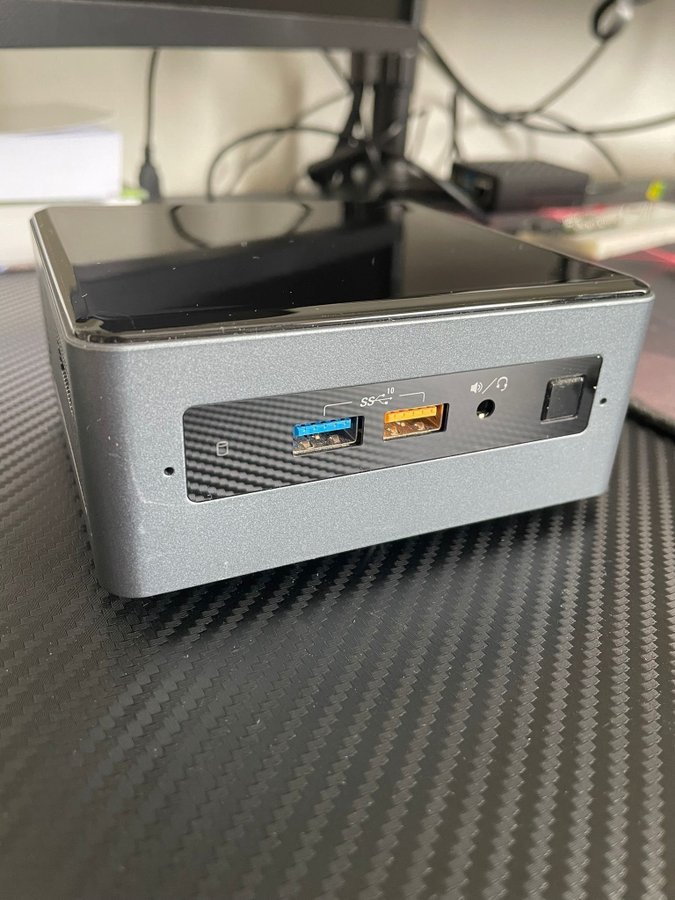 Intel NUC 8 - NUC8i3BEH2