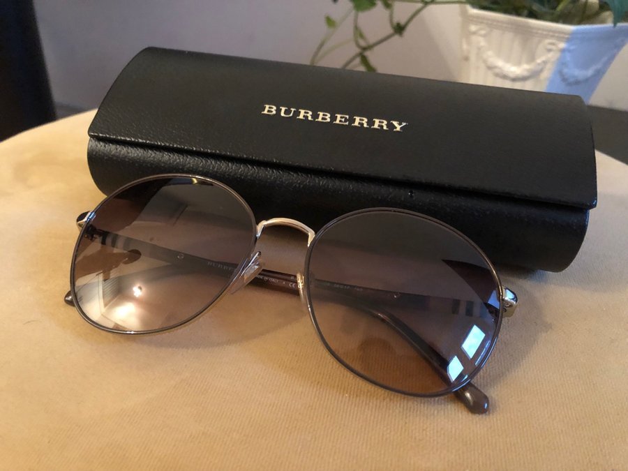 Burberry Solglasögon