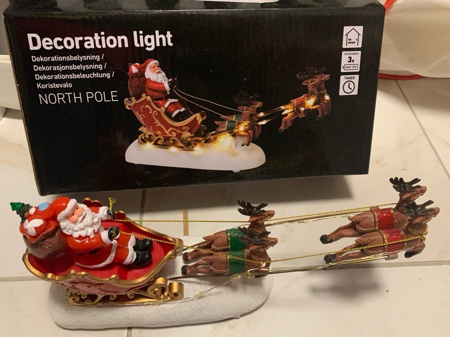 Jultomte med släde och renar - Dekorationsbelysning