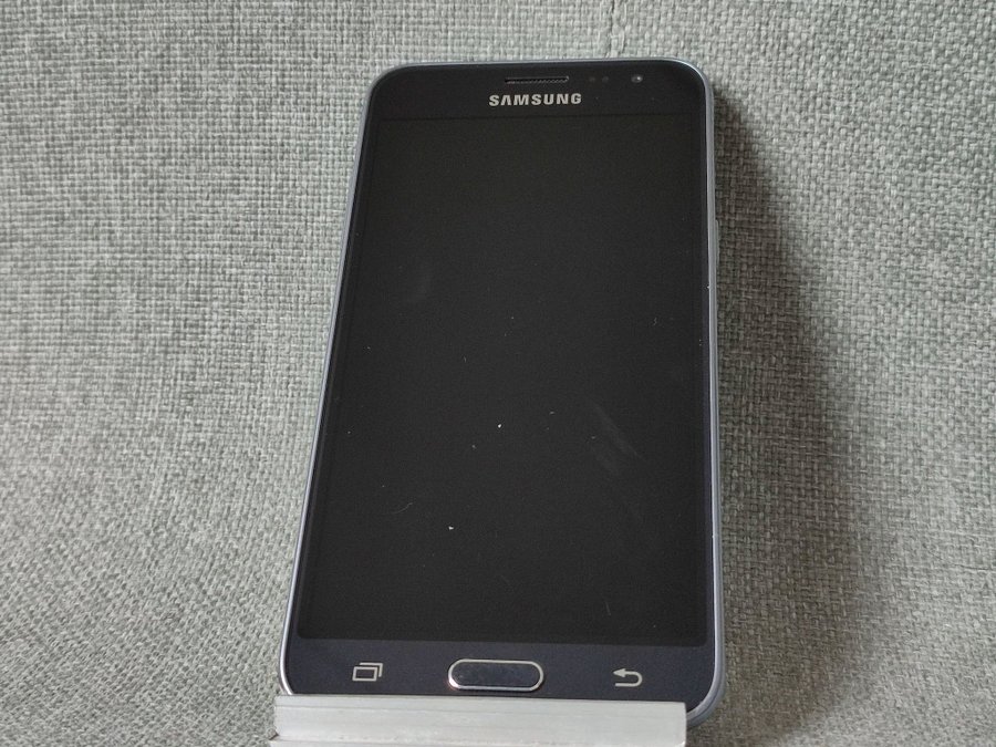 Samsung J3 (2016)