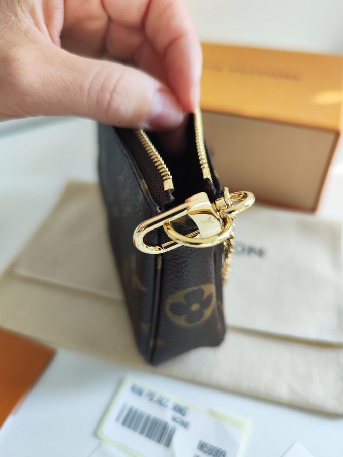 Louis Vuitton Mini Pochette Monogram Canvas i nyskick med alla tillbehör