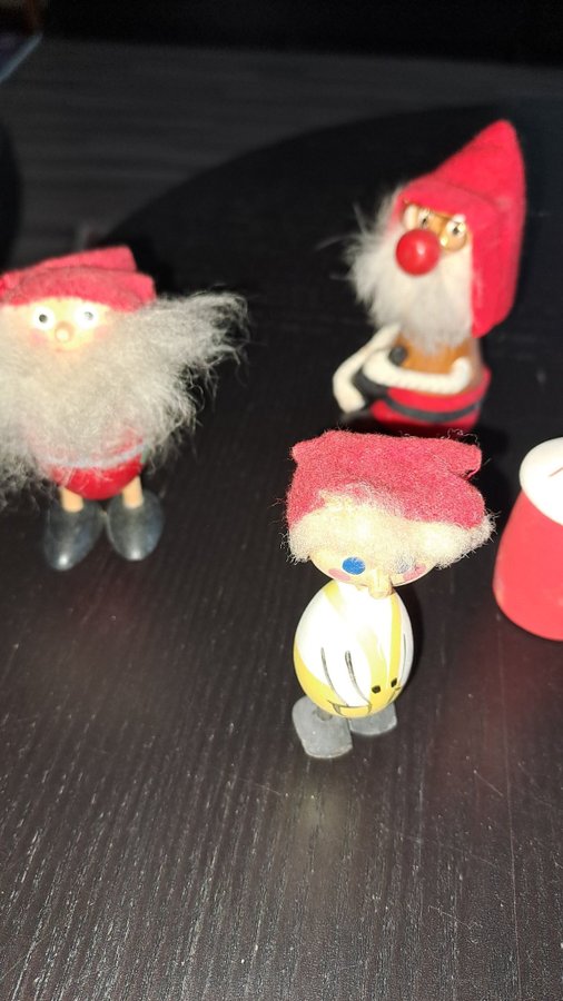 Bo svensk tomte Jultomtar i trä