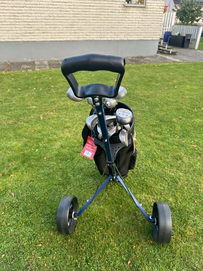 Golfset med Javelinas vagn,bag, klubbor och tillbehör fint skick