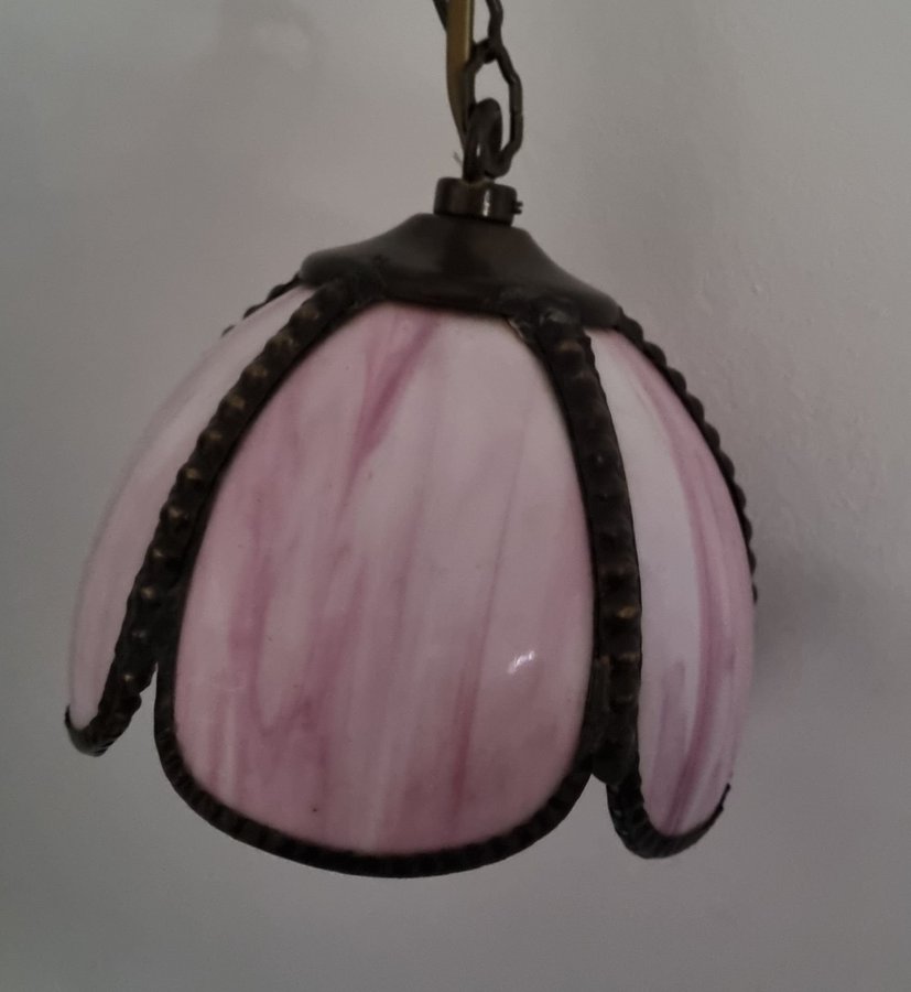 Exklusiv Tiffany fönsterlampa i rosa glas