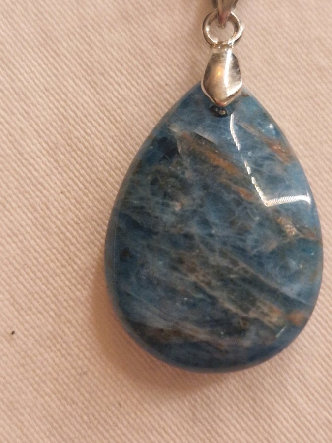 Halsband kyanite