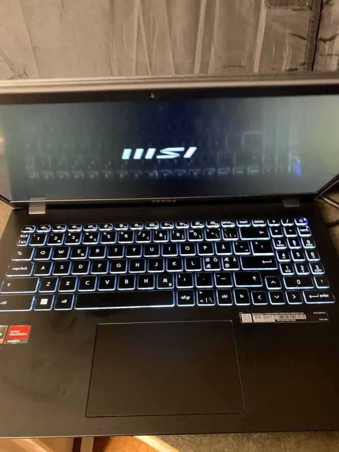 MSI Ryzen 7 med 16GB 512GB NVME USB-C WiFi 6E 156” skärm 1920x1080