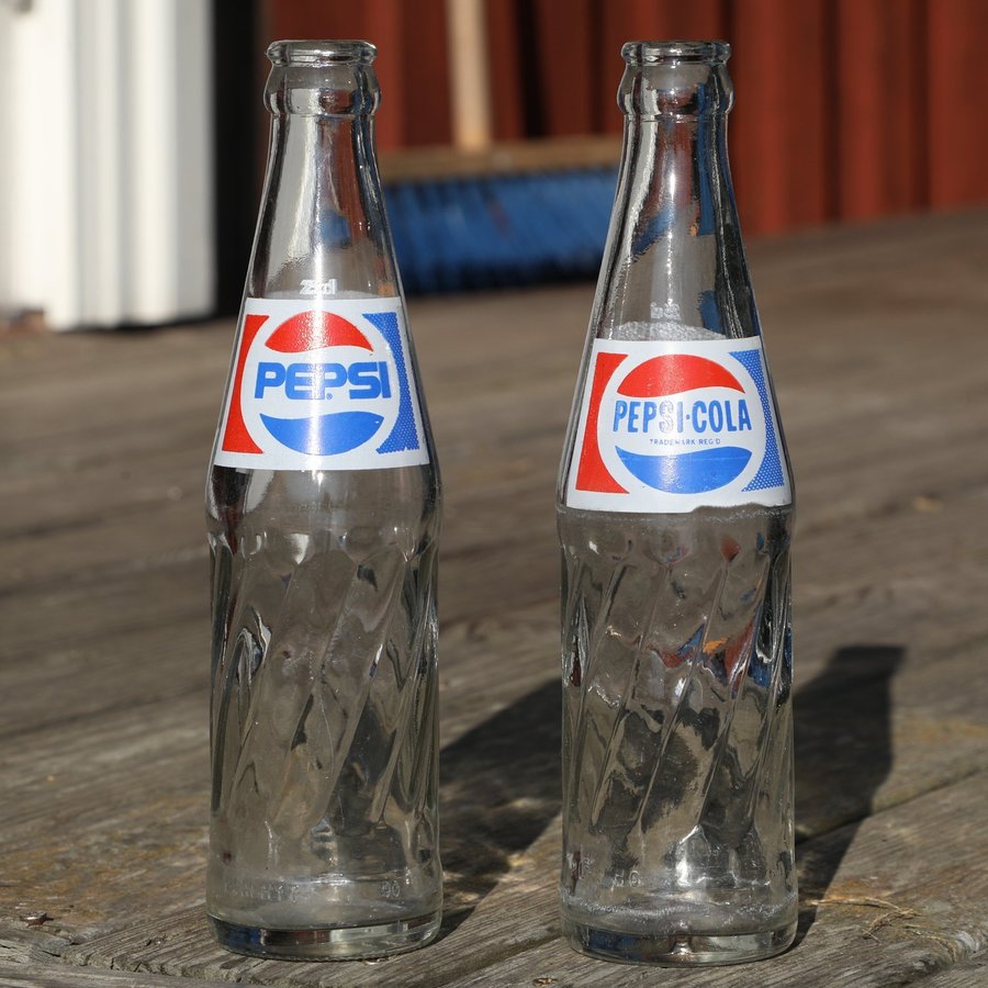 2 gamla pepsi glasflaskor