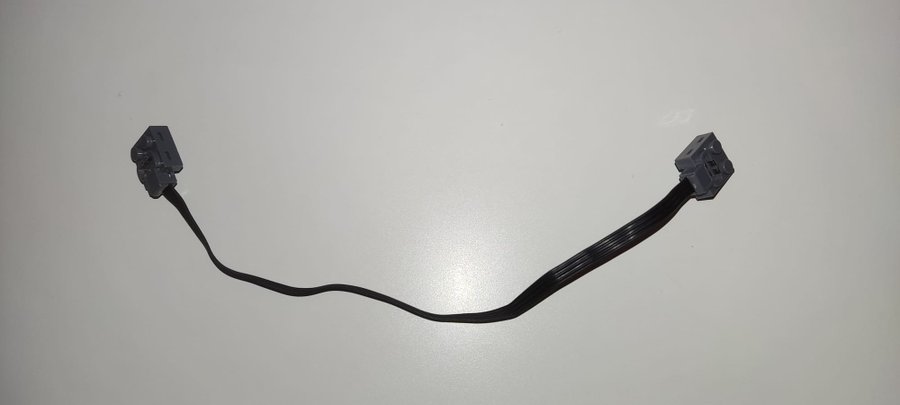 25 cm lång kabel som passar andra liknande teknik byggklossar