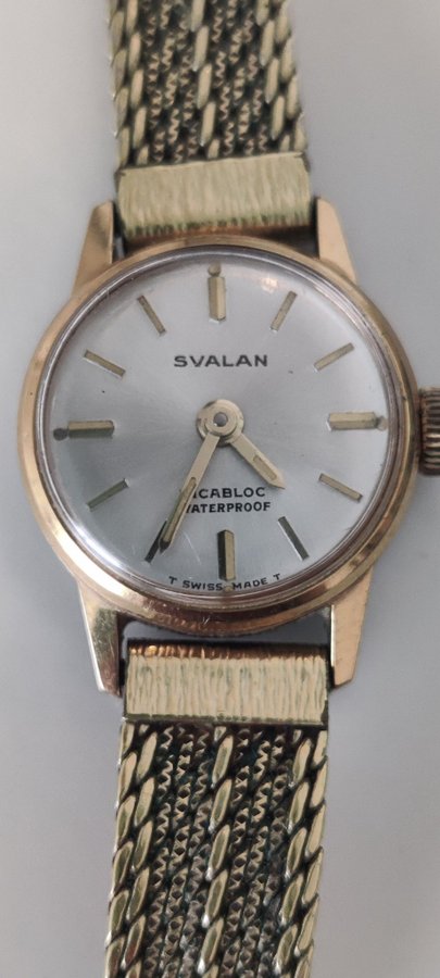 Svalan Mekaniska klocka, Swiss Made