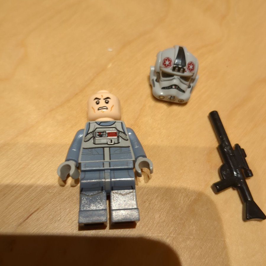 Lego Star Wars TIE Fighter Pilot