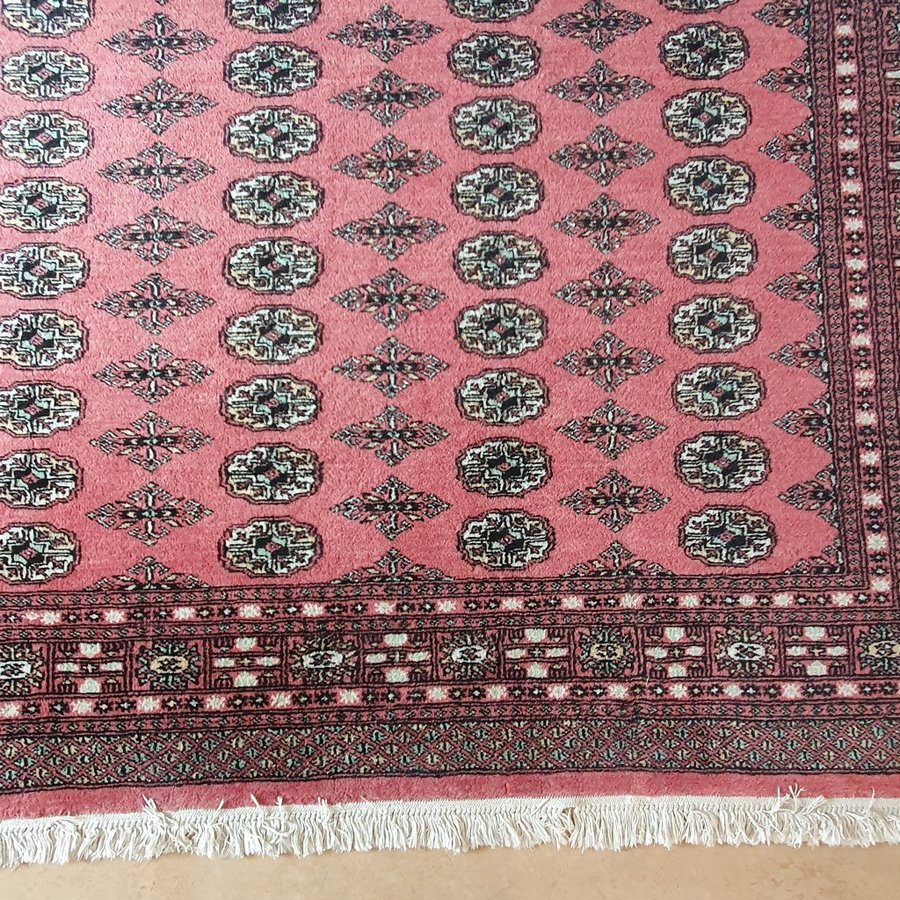 Stor handknuten Orientalisk BOKHARA matta ull 284 x 190 cm