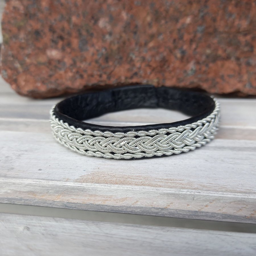 Tenntrådsarmband Åländskt hantverk tenntråd armband