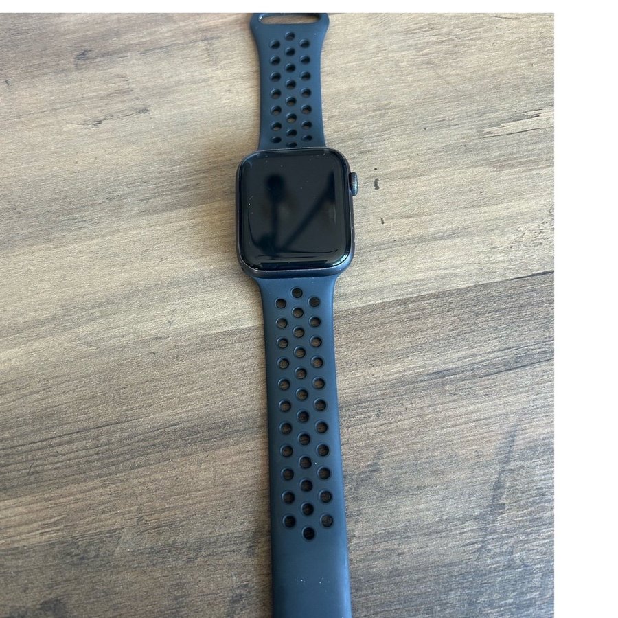 Apple Watch SE Nike GPS 40mm svart/Grå