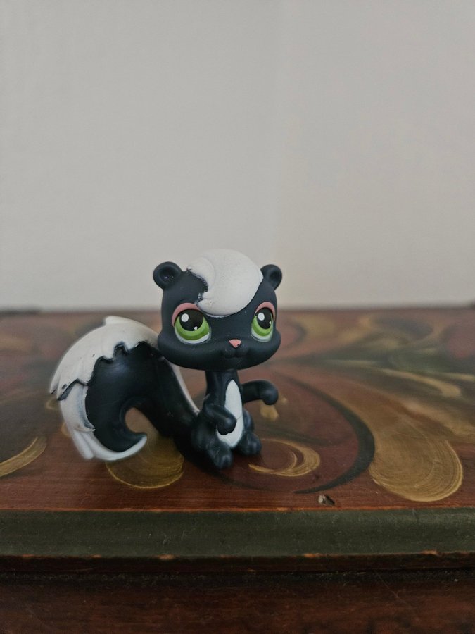 Littlest petshop - skunk