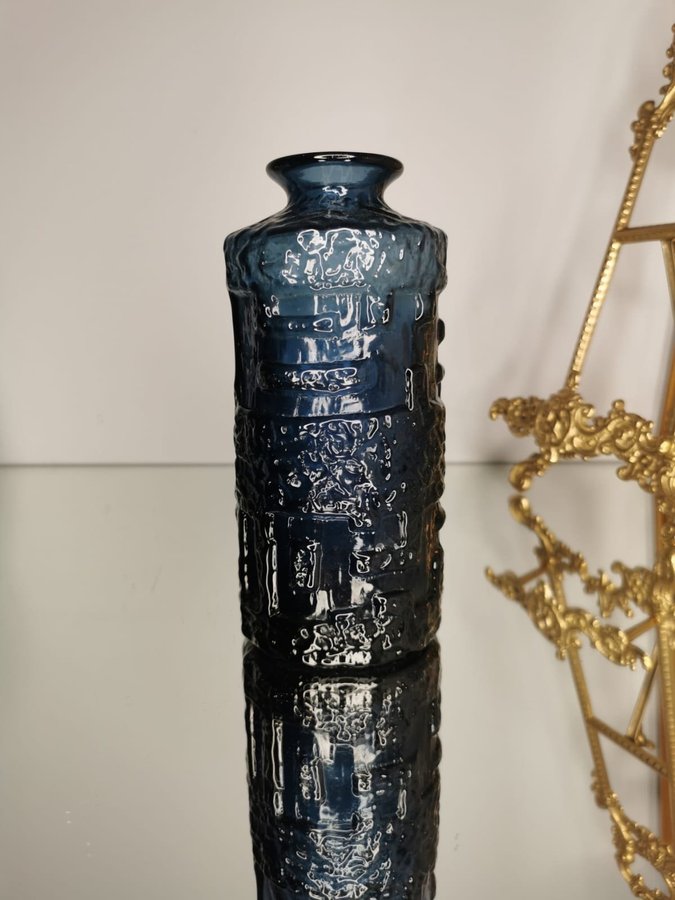 GÖTE AUGUSTSSON Blå glasvas 'Cobalt’