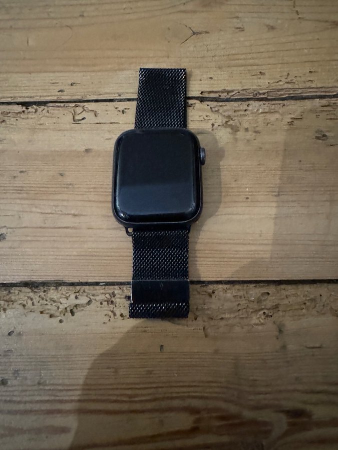 Apple Watch Series 5 GPS 44mm Svart