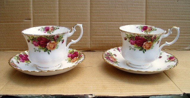 2st tekoppar Royal Albert Old Country Roses England 25dl Nr 2