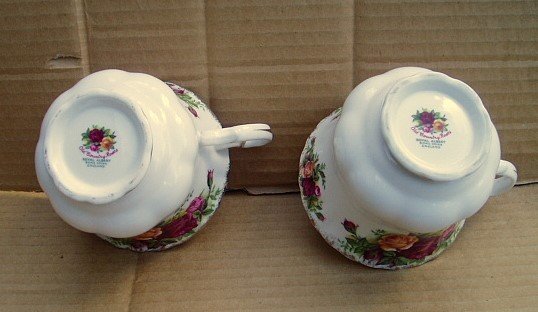 2st tekoppar Royal Albert Old Country Roses England 25dl Nr 2