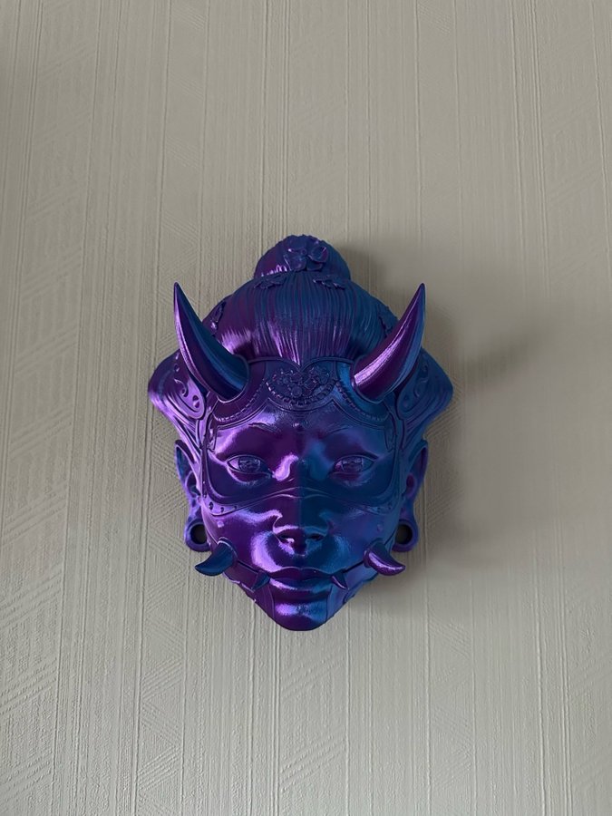 3D-tryckt Oni-mask i lila