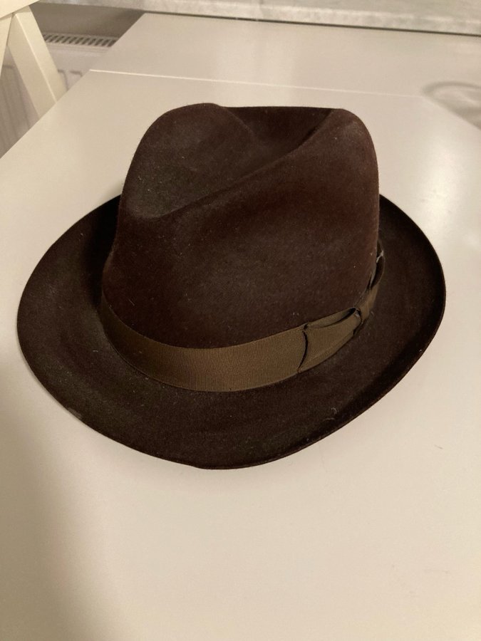 James Robinson  Sons Ltd. brun hatt