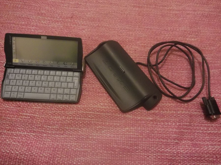 Retro handdator, Psion Revo Plus. Dåligt skick/halvdefekt