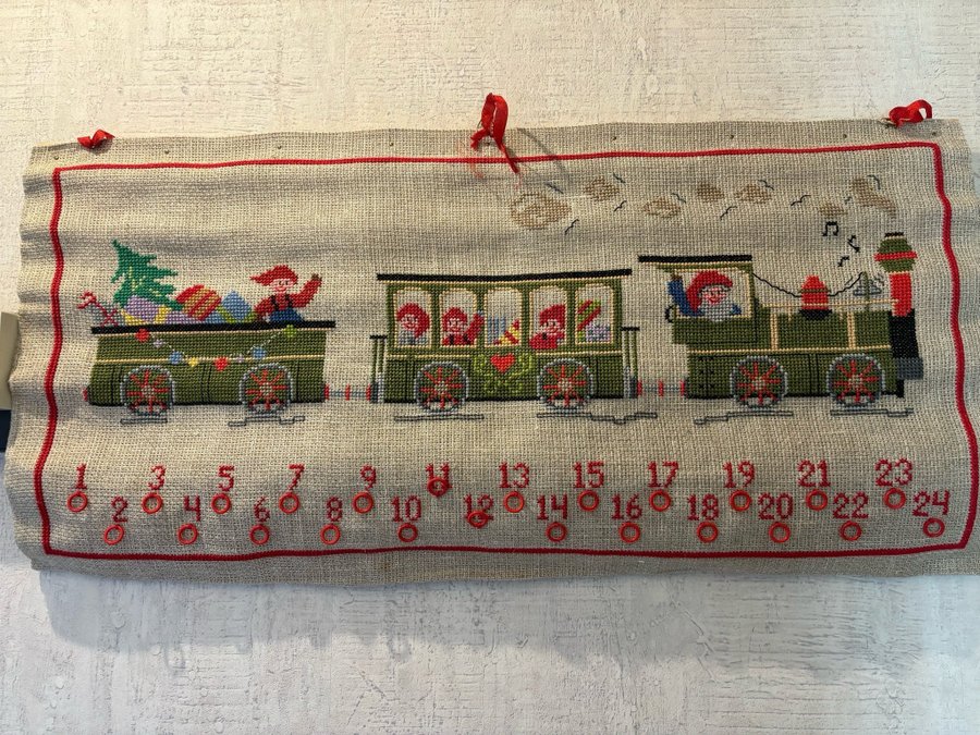 ~~ Handbroderad adventskalender - Jultåg ~~