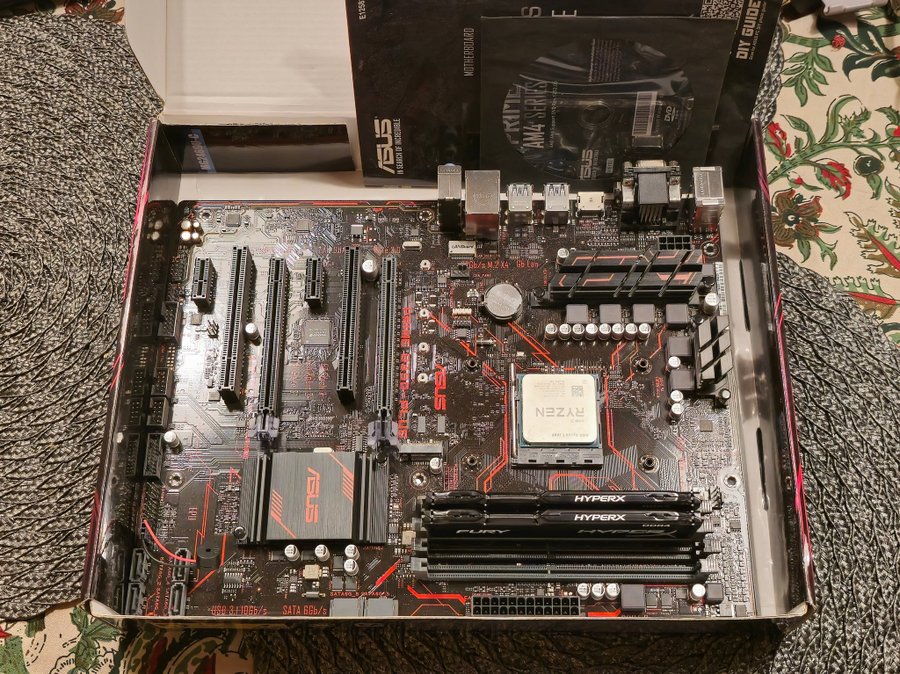 ASUS PRIME B350-PLUS Moderkort + AMD Ryzen 5 3600 processor + 2st 8GB DDR4