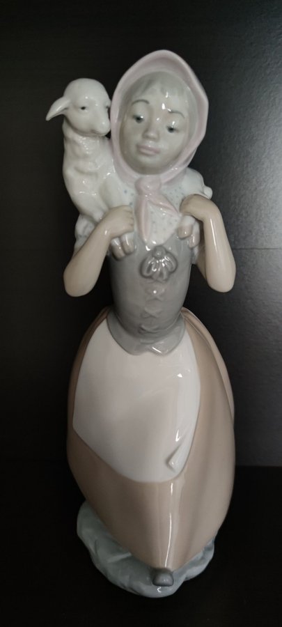 Väldigt vackert porslin figur från Nao Lladro Spain