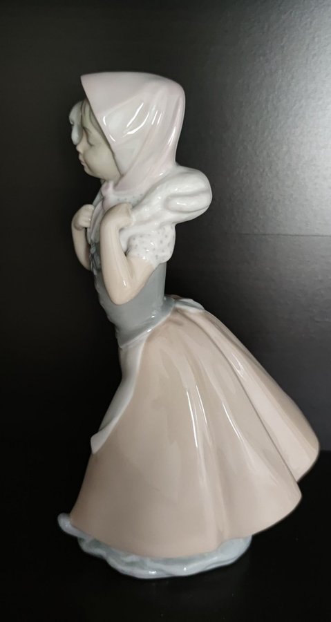 Väldigt vackert porslin figur från Nao Lladro Spain