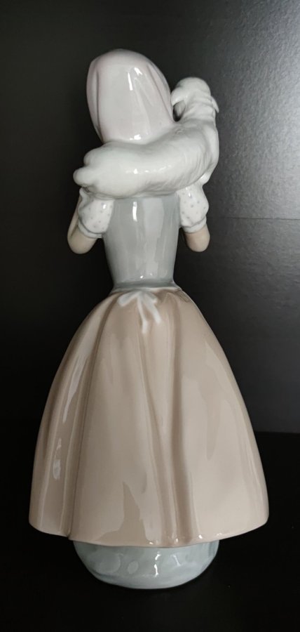 Väldigt vackert porslin figur från Nao Lladro Spain