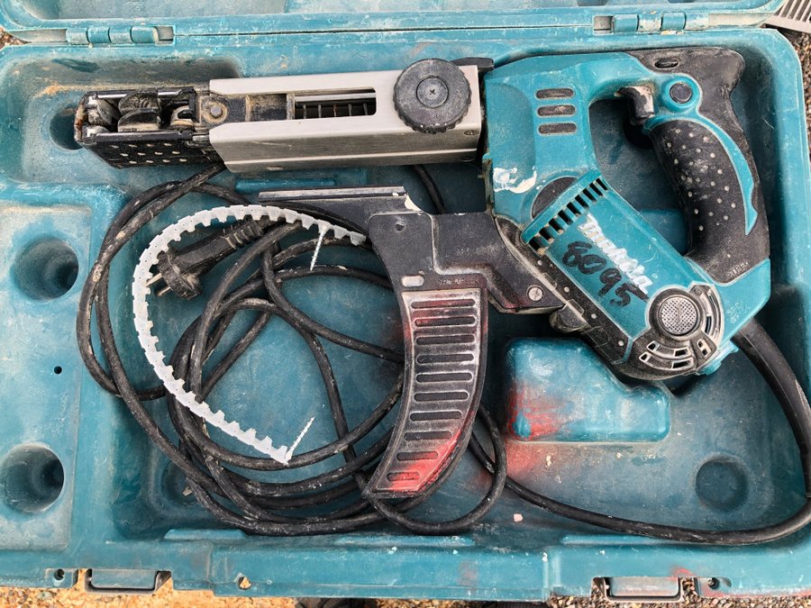 Makita 6842 Skruvautomat