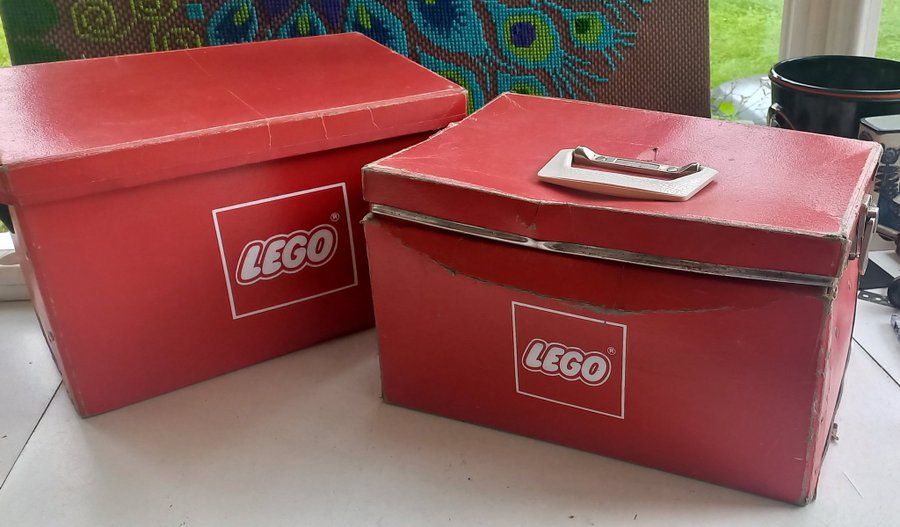 10 KG äldre bitar Lego i original papplådor !!!!!!!!