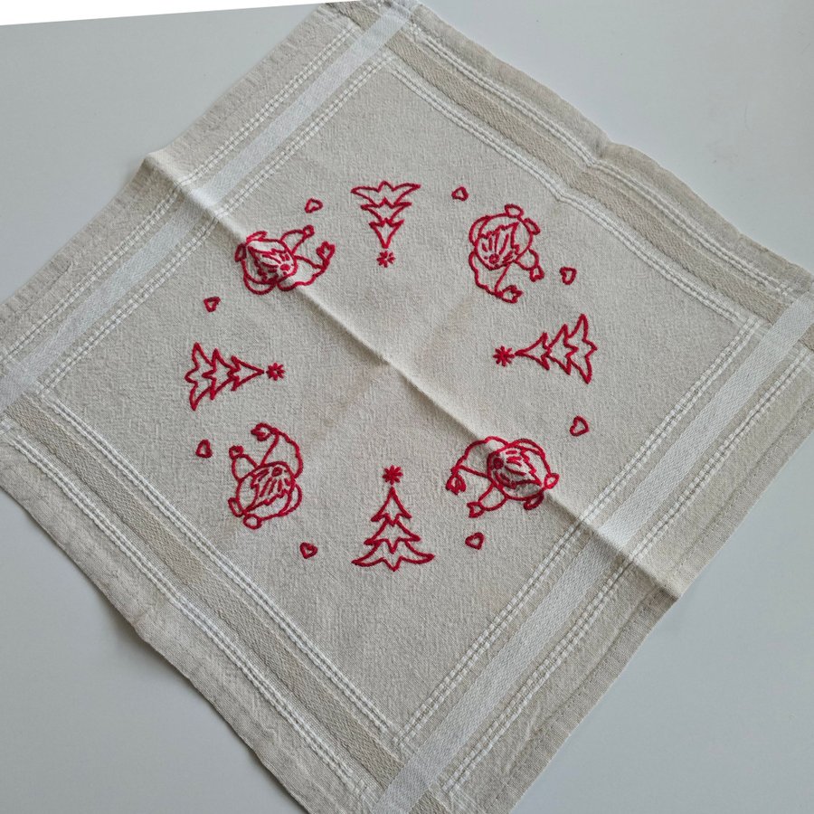 Handbroderad julduk 36×35 cm