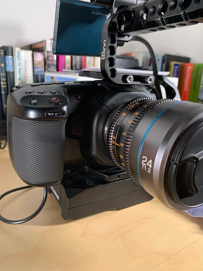 Blackmagic Pocket Cinema Camera 4K + Sirui 24mm t1.2 with equipment