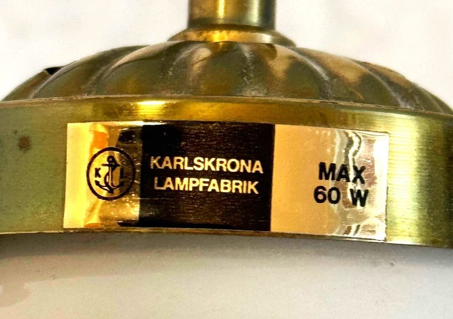 En vacker retro vägglampa från Karlskrona Lampfabrik