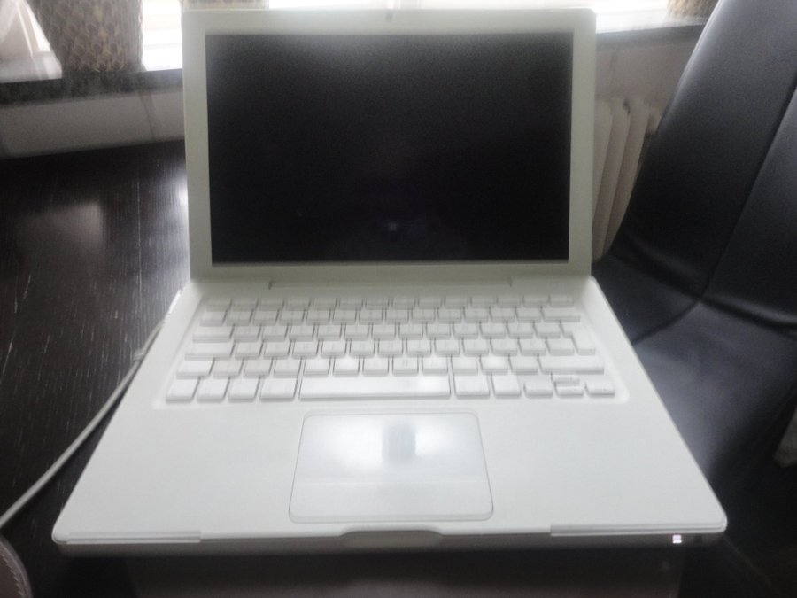 MACBOOK 13 A1181 - DEFEKT