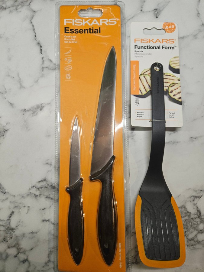 Fiskars Essential Köksknivset  stekspade