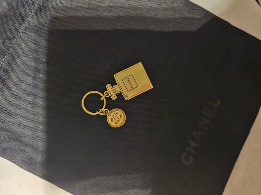 Chanel Beauté charm