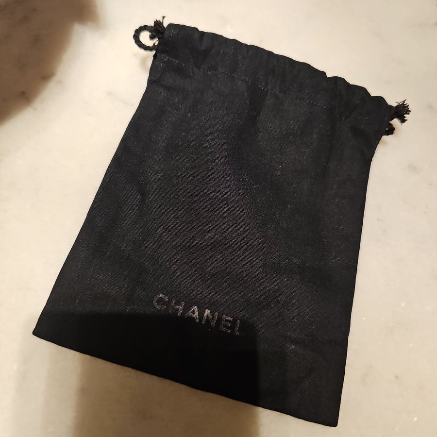 Chanel Beauté charm