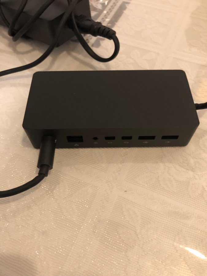 Microsoft Surface Dock 2