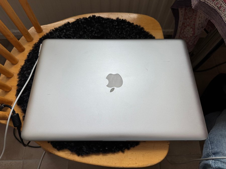 Finskick i7 3,3ghz Turbo MacBook Pro 8GB/128GB Tidigt 2011 15tum Högupplöst skär