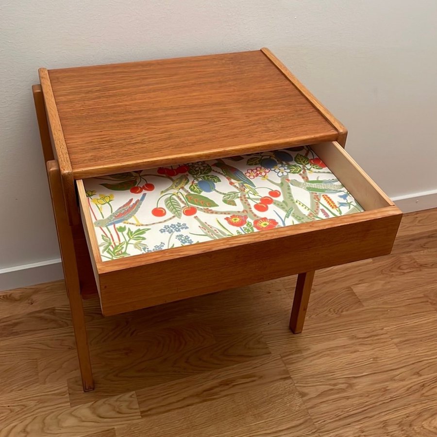 Vintage Teak Sängbord 1900-tal  Låda Tapet Vit Paradiset Josef Frank