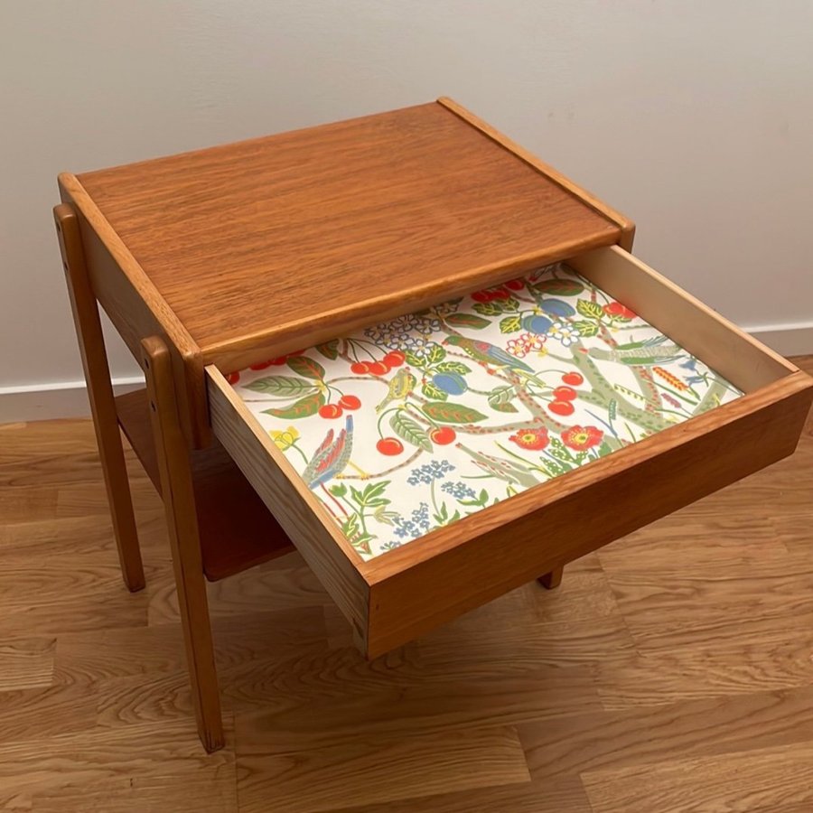 Vintage Teak Sängbord 1900-tal  Låda Tapet Vit Paradiset Josef Frank