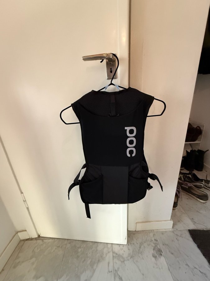 POC COLUMN VPD BACKPACK VEST nypris 1700 kr. Ny aldrig använd.