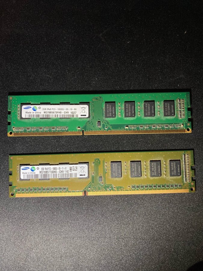 2 st Samsung 2GB DDR3 1333MHz Ram stickor